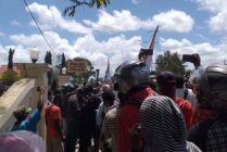 Massa Pendukung Bupati Merauke Demo
