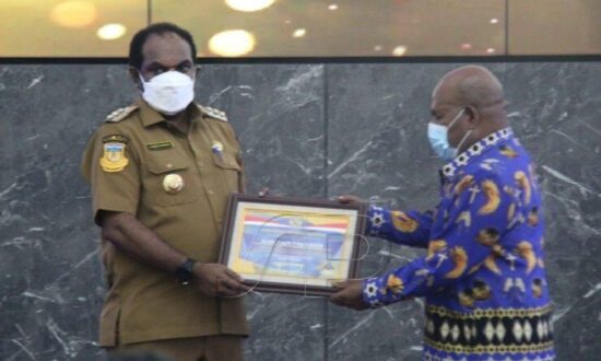 Pemkab Keerom Terima 4 Penghargaan