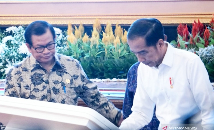 Presiden Tandatangani Prasasti Digital Resmikan Operasi Palapa Ring